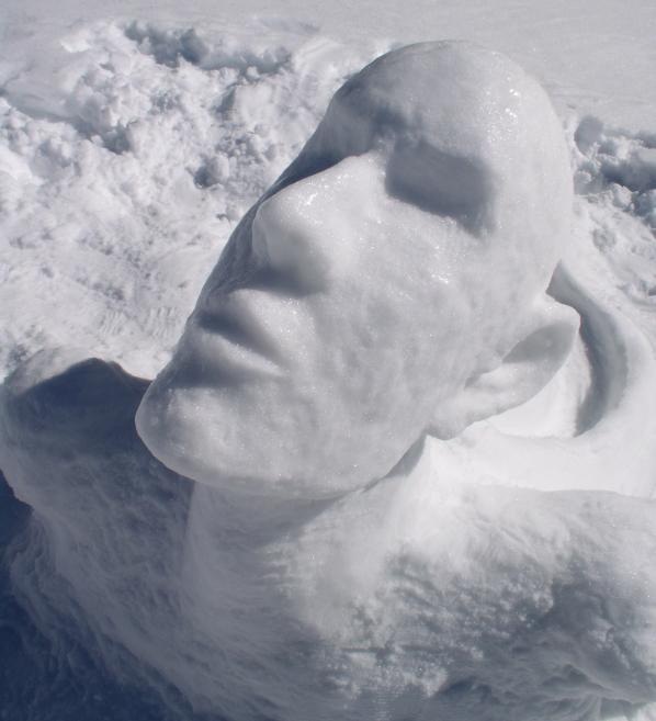 Gesicht im Schee
